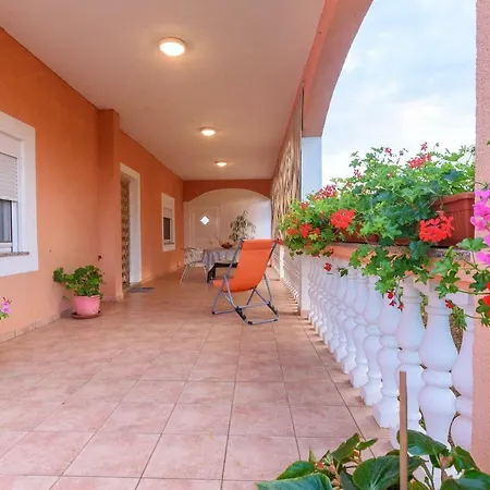 Custic Apartment