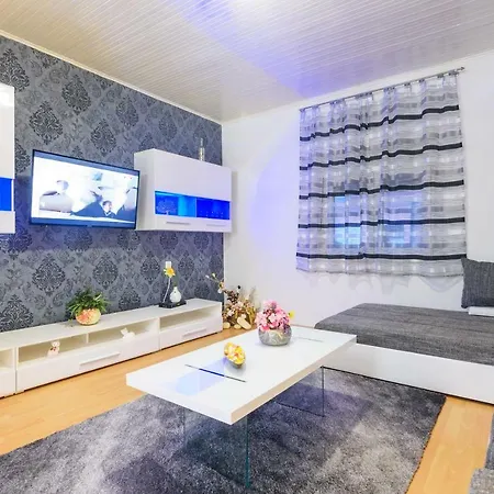 Custic Apartment *