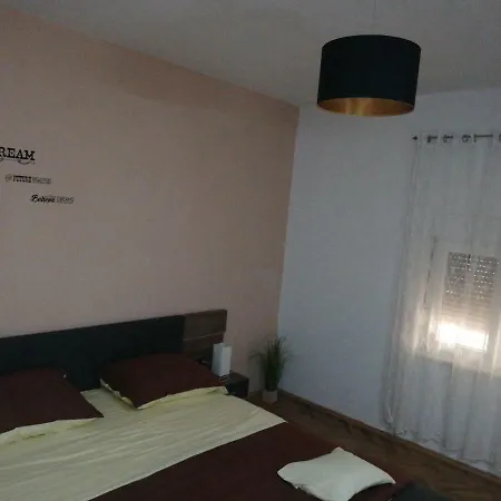 Custic Apartament Brisevo